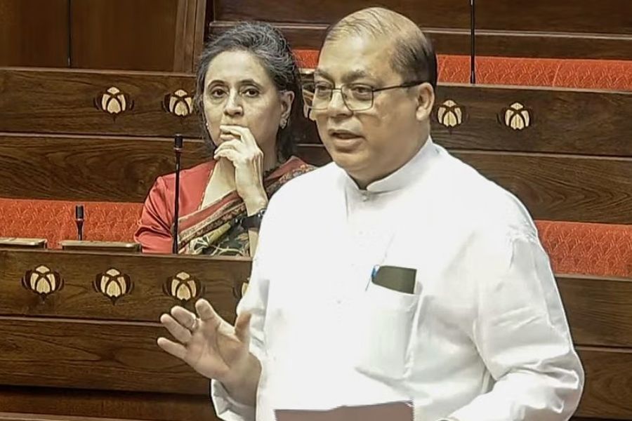 अखबार के दफ्तर में संदिग्ध लेन-देन का आरोप, TMC सांसद नदीमुल हक के कई ठिकानों पर ED की छापेमारी