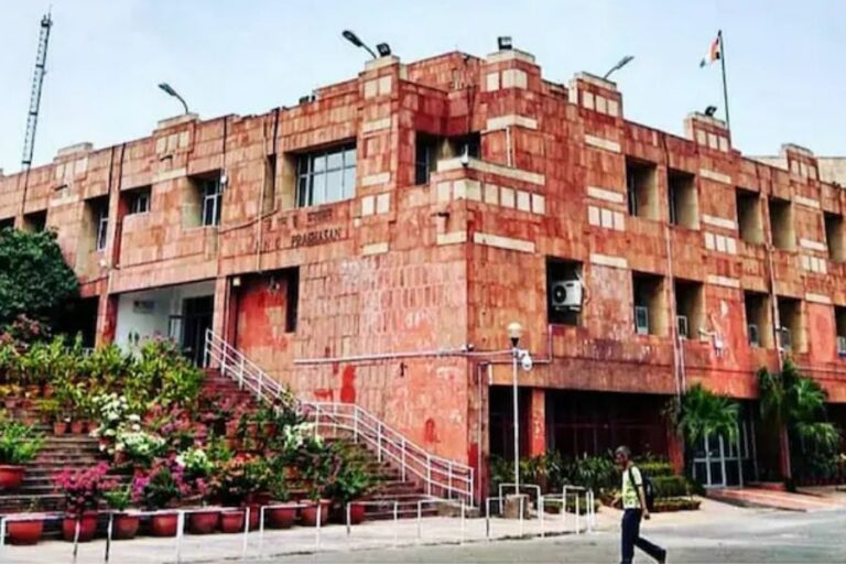 JNU प्रोफेसर पर यौन उत्पीड़न का आरोप, छात्रों का दावा- यौन फायदे के बदले अतिरिक्त अंक की पेशकश